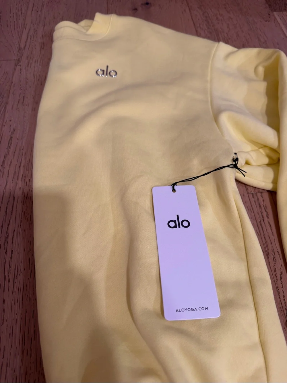 NWT ALO Yoga Yellow Accolade Crew Neck Pullover Sweatshirt